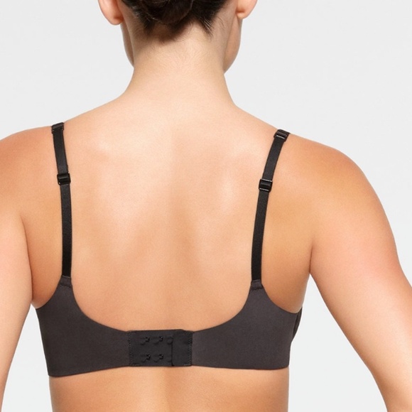 Skims Ultimate Collection Teardrop Push-Up Plunge Bra in Onyx - Picture 3 of 4